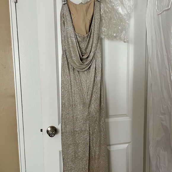 Elegant Silver Evening Gown - Picture 2 of 5